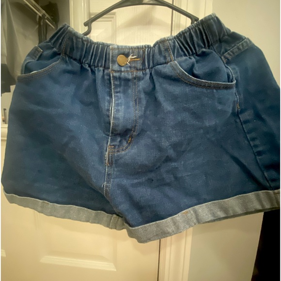 SHEIN Pants - Scrunch waist jean shorts